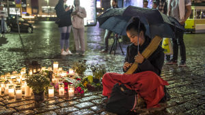 Salutorget i Åbo på fredagskvällen. Åbo Salutorg några timmar efter terrordådet.