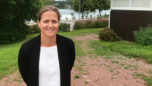 Susann Simolin, biträdande direktör vid Ålands fredsinstitut, tycker det är lite ironiskt att något som påminner om en krigsövning hålls på ett demilitariserat område. Susann Simolin, biträdande direktör vid Ålands fredsinstitut.