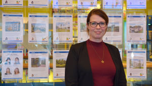 Försäljningschef Michelle Jaatinen. Försäljningschef Michelle Jaatinen vid habita i Söderkulla, Sibbo