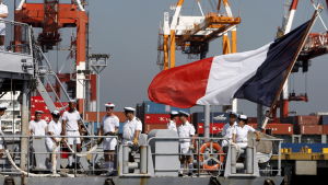 La Nouvelle-Calédonie revêt une grande importance stratégique et militaire pour la France, qui dispose notamment d'une base idéale sur les îles