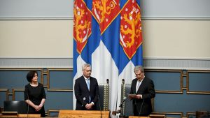 Riksdagens generalsekreterare Maija-Leena Paavola, talman Antti Rinne och president Sauli Niinistö. Riksdagens generalsekreterare Maija-Leena Paavola, talman Antti Rinne och president Sauli Niinistö öppnade riksmötet.