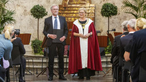 Åbo Akademis tidigare rektor, Mikko Hupa, med Moira von Wright när hon installerades som rektor den 5 september 2019. Moira von Wright installeras som Åbo Akademis rektor 5.9 2019.