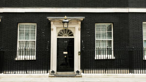 Den världskända ytterdörren till den brittiska premiärministerns tjänstebostad, 10 Downing Street. Ytterdörren till 10 Downing Street, den brittiska premiärministerns tjänstebostad.