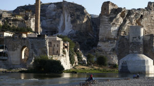 Kyrkor, moskéer, kloster, tusentals grottor och naturområden kommer att förstöras. Byn Hasankeyf i sydvästra Turkiet