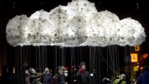 "Cloud" i hörnet av Annegatan och Kalevagatan. Verket "Cloud" i hörnet av Annegatan och Kalevagatan i Helsingfors