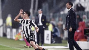 Dybala i nyckelroll för Allegris Juventus. Massimiliano Allegri följer Paulo Dybala från bänken.