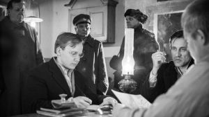 En iscensatt bild ur dokumentären Tammisunnuntai 1918. Iscensatt bild ur dokumentären Tammisunnuntai 1918.