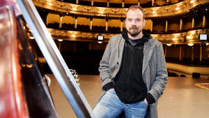 Skådespelaren Max Forsman minns idag med glädje arbetet med dramaavsnittet "Polterabend". max forsman på jobbet