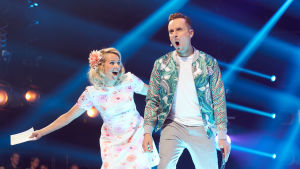 "AK" och "Jontti" under finaldagen av MGP 2018. Programledarduon under finaldagen av MGP 2018.