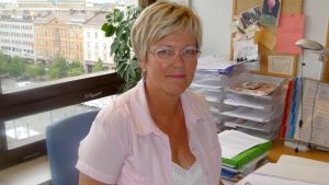Merja Martin. Servicechef Merja Martin väntar på att det nya skiftdaghemmet ska bli klart. Daghemmet kommer att ge barnen en mer hemlik miljö.