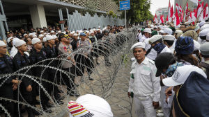 Prabowo Subiantos anhängare demonstrerar utanför Valkommissionen i Jakarta Prabowo Subiantos anhängare demonstrerar utanför Valkommissionen i Jakarta