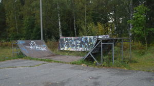 Ungdomarna i Pojo kyrkby vill gärna ha en ny skejtpark. En plats att skejta på i Pojo.