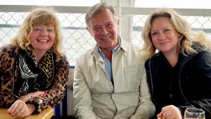 Pippi och Muminmamman poserade med Leif Jakobsson. Inger Nilsson, Leif Jakobsson och Maria Sid.