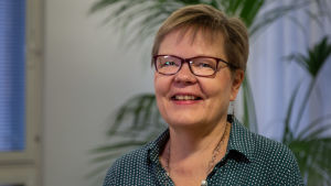 Tuija Kumpulainen känner till en hel del om Finlands vaccinanskaffningar. Tuija Kumpulainen, johtaja, hyvinvointi- ja palveluosasto, STM
