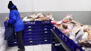 Frälsningsarmén delar ut bröd i Helsingfors Frälsningsarmén delar ut bröd i Helsingfors