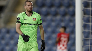 Lukas Hradecky fick se två bollar gå in i mål bakom sig. Lukas Hradecky i Europa League-matchen mot Hapoel Beer Sheva.
