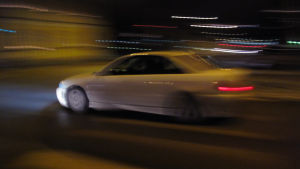 I vår och i sommar har polisen fått fast ovanligt många fortkörare. Arkivbild. Bil.