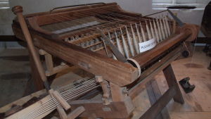 Spinning Jenny krossades av arga spinnare Tidig version av Spinning Jenny