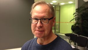 Esa Väliverronen Esa Väliverronen är professor i kommunikation vid Helsingfors universitet.