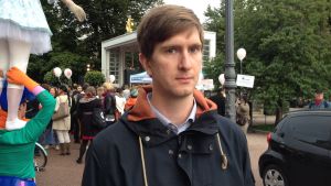 Jonas Biström har koll på hur du blir lite mer klimatsmart i din vardag. Jonas Biström är sakkunnig vid biståndsorganisationen Kepa.