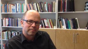 Även om kulturen ofta varit förbehållen de privilegierade ser filosofiprofessor Martin Gustafsson faror med den typen av samhälle. Martin Gustafsson