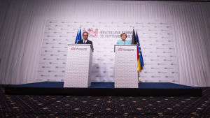 Francois Hollande och Angela Merkel. Francois Hollande och Angela Merkel på EU:s toppmöte i Bratislava.