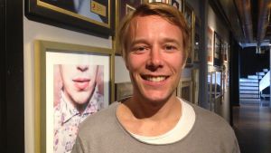 Tommi Tuomainen är musikförläggare och gillar öronmaskar. leende man kring trettio, tittar in kameran