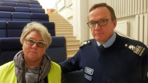 Kaija Kähäri-Wiik och Erkki Kerola. Säkerhetschef Kaija Kähäri-Wiik och överkommissarie Erkki Kerola