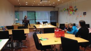 Etera har förvandlat ett konferensrum till lekrum. Barnvård på arbetsplatsen Etera