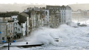 Vågor slår in i Wimereux i norra Frankrike. Vågor slår in i Wimereux i norra Frankrike.