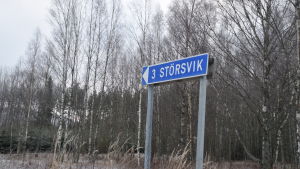 Det är namnet Pickala som lyfts starkt fram trots att stora dela av området heter Störsvik. En skylt med texten Störsvik.