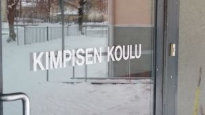 Även i Villmanstrand fanns det ett intresse för ryska i stället för svenska men föräldrarnas åsikt avgjorde här. Svenskan bevaras som obligatorisk skolspråk. Kimpisen koulu ligger intill vattentornet i Villmanstrand.