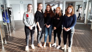 Matilda Enlund, Rebecka Enlund, Nelly Huima, Greta Rahikka och Ronja Kauko. Matilda Enlund, Rebecka Enlund, Nelly Huima, Greta Rahikka och Ronja Kauko: