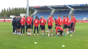 Norge hälsar på Island på lördag. Norges herrlandslag laddar inför en träningsmatch på Island.