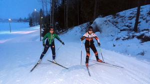 Linnea Halonen (IF Femman) och Hanna Ray (IK Falken). Linnea Halonen och Hanna Ray tränar tillsammans inför JVM.