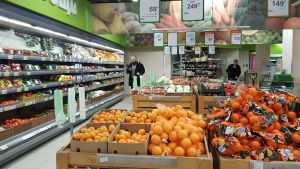 Ryssland har bland annat förbjudit import av färsk frukt. Frukter på en rysk matavdelning.