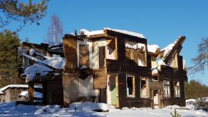 Nu finns det bara lite kvar av det här finska huset. Nu finns det bara lite kvar av det här finska huset.
