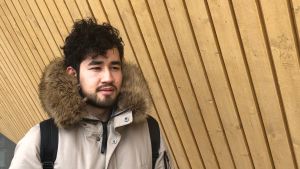 Mojtaba Qanezadeh bosatt i Helsingfors, är rädd för att talibanerna får för stor makt via förhandlingarna med USA Mojtaba Qanezadeh, bosatt i Helsingfors, följer dagligen med den politiska utvecklingen i Afghanistan.