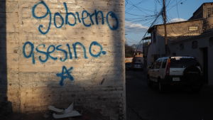 ”Regeringen mördar”: Graffiti över hela Tegucigalpa vittnar om hur maktlösa honduranerna känner sig gentemot våldet som också regeringen är bakom ”Regeringen mördar”: Graffiti över hela Tegucigalpa vittnar om hur maktlösa honduranerna känner sig gentemot våldet som också regeringen är bakom