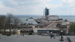 Den berömda Potemkintrappan i Odessa för ned mot hamnen. Den berömda Potemkintrappan i Odessa för ned mot hamnen.