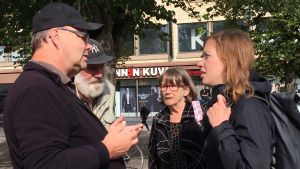 Vänsterförbundets partiordförande Li Andersson träffade förbipasserande i Borgå 21 augusti 2019.
