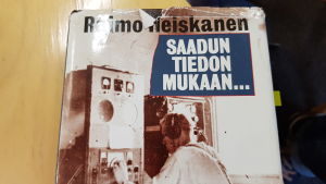 Heiskanens historik från år 1989 över finländsk underrättelseverksamhet. En bokpärm med finsk text.