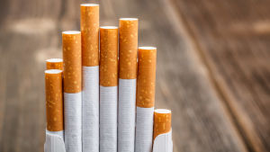 Den svåraste tiden var enligt Ahopalo två till tre månader efter att hon hade slutat. Några cigaretter som oregelbundet sticker upp ur sin ask