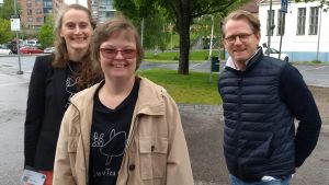 En glad trio som tilldelats Antonia-priset. Mikaela Hasán, Karolina Karanen och Joachim Thibblin får motta Antonia-priset 2020