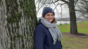 Moa Martin är 29 år i dag. Än så länge orkar jag men om jag får familj, så tror jag att skiftarbetet får bli, säger hon. Moa Martin arbetar vid det nya barnsjukhuset i Helsingfors.
