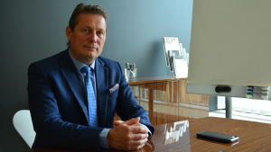 Konkursförvaltare Hannu Ylönen är hoppfull inför de pågående förhandlingarna. FN-steels konkursförvaltare Hannu Ylönen
