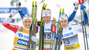 Frida Karlsson slog Therese Johaug i sista tremilen för säsongen. Therese Jihaug, Frida Karlsson, och Ebba Andersson.