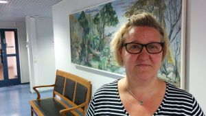 Jane Marttila på Åbos välfärdstjänster säger att det är svårt att få de nuvarande resurserna att räcka till coronatester i Åbo hamn. Profilbild på infektionsläkare Jane Marttila.