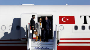 President Erdogan med hustru anländer till Aten Turkiets president Recep Tayyip Erdogan på statsbesök i Grekland