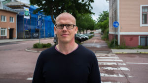 Markus Sundman är köksansvarig för fem kök i Mariehamn. Han tror att intresset för att söka sommarjobb på krog har minskat för att branschen är så tuff. Markus Sundman är köksansvarig för fem kök i Mariehamn. Han tror att intresset för att söka sommarjobb på krog minskat för att branschen är så tuff.